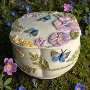 Simson Giftware Hand Paint Lidded Jewelry Trinket Box 3D Raised Butterfly Floral